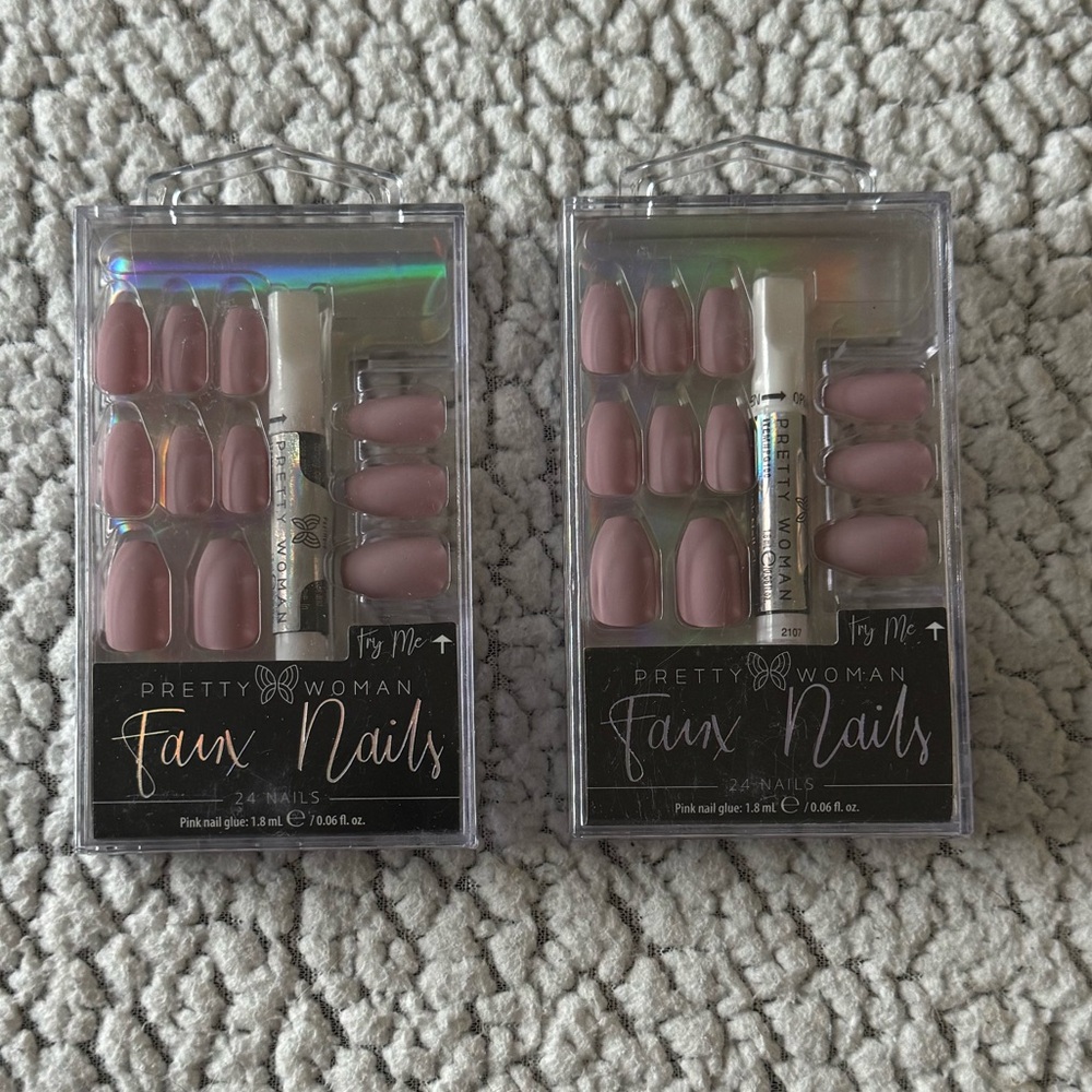 NWT Pretty Woman Faux Nails Set!